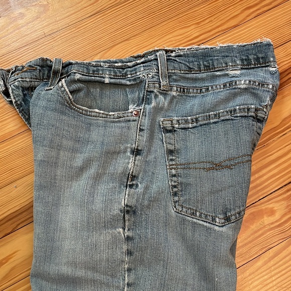 ⚡️PRICE DROP! Levi’s signature jeans. Great boyfriend cut with a little stretch. - Picture 6 of 10